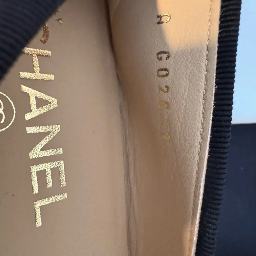 CHANEL Black Leather Ballet Flats with Bow